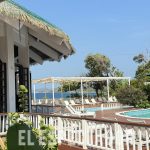 Hotel Media Luna en Roatán, playa privada y entretenimiento sin límites