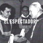 Papa León XIV aparece en fotografía junto a San Juan Pablo II durante su formación sacerdotal