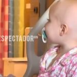 Emotivo momento se ha vuelto viral en una niña con leucemia y su hermanito